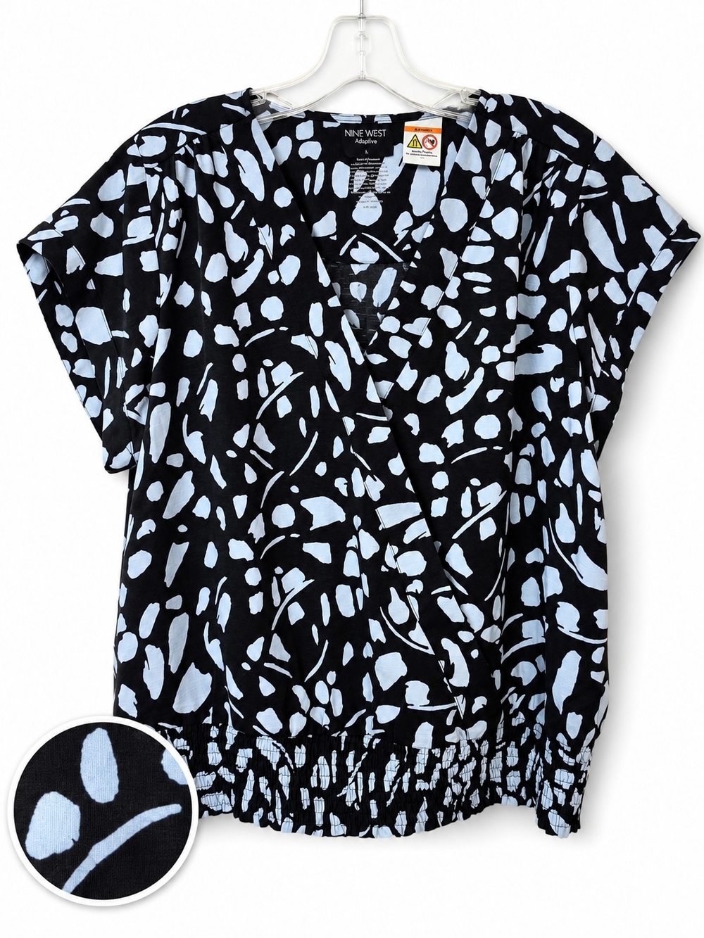 Nine West Adaptive Women’s Large Black Light Blue Abstract Print Magnetic Blouse